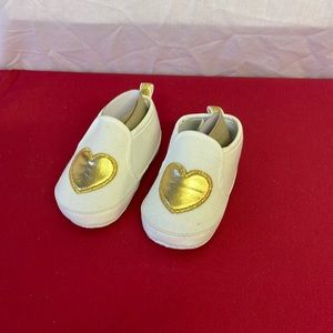 Infant soft sole shoes white with gold hearts